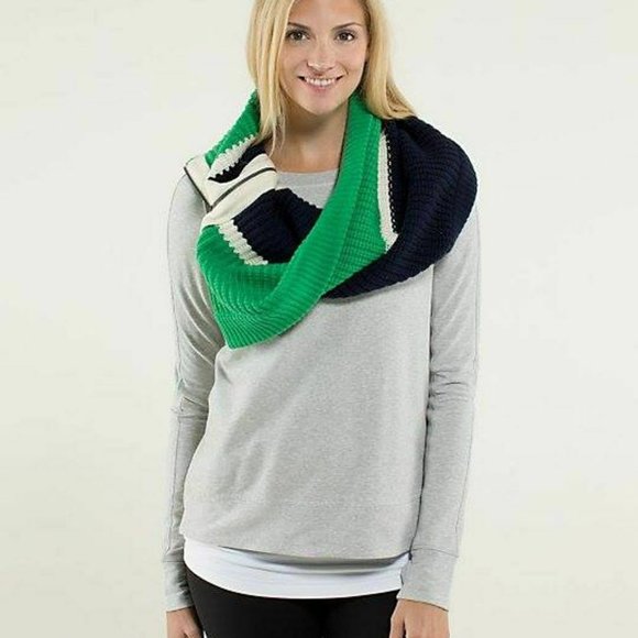 Lululemon NWT Falling Freely Neck Warmer - Green Bean/Inkwell/Angel Wing - Picture 2 of 4